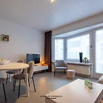Appartement Spacious Closeby The Sea Up To 6 People! Oostende
