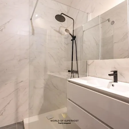 Spacious Closeby The Sea Up To 6 People! 오스텐드