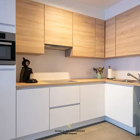 Spacious Closeby The Sea Up To 6 People! Остенде